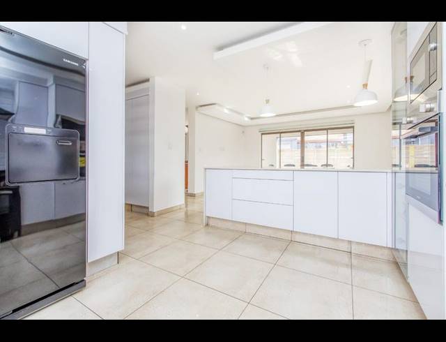 4 BEDROOM HOUSE FOR SALE IN VAN RIEBEECK PARK